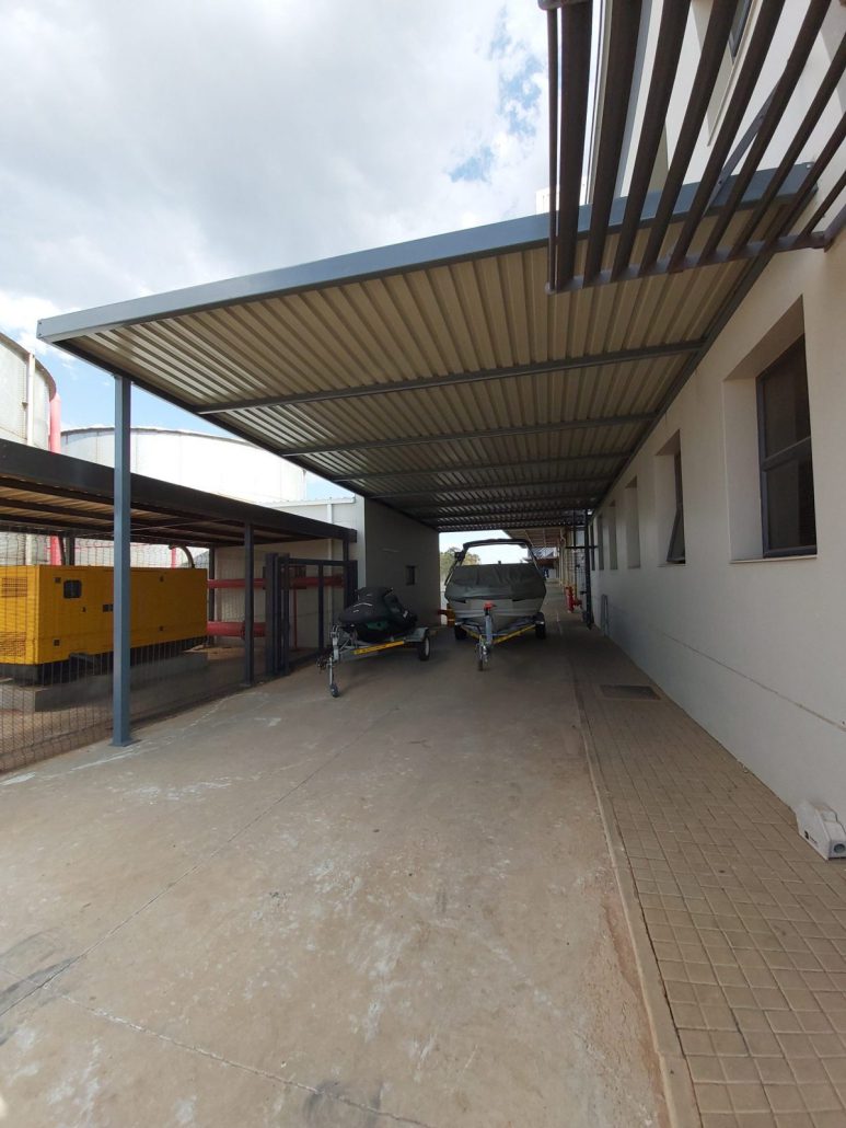 Attached flat roof carport with Chromadek sheeting