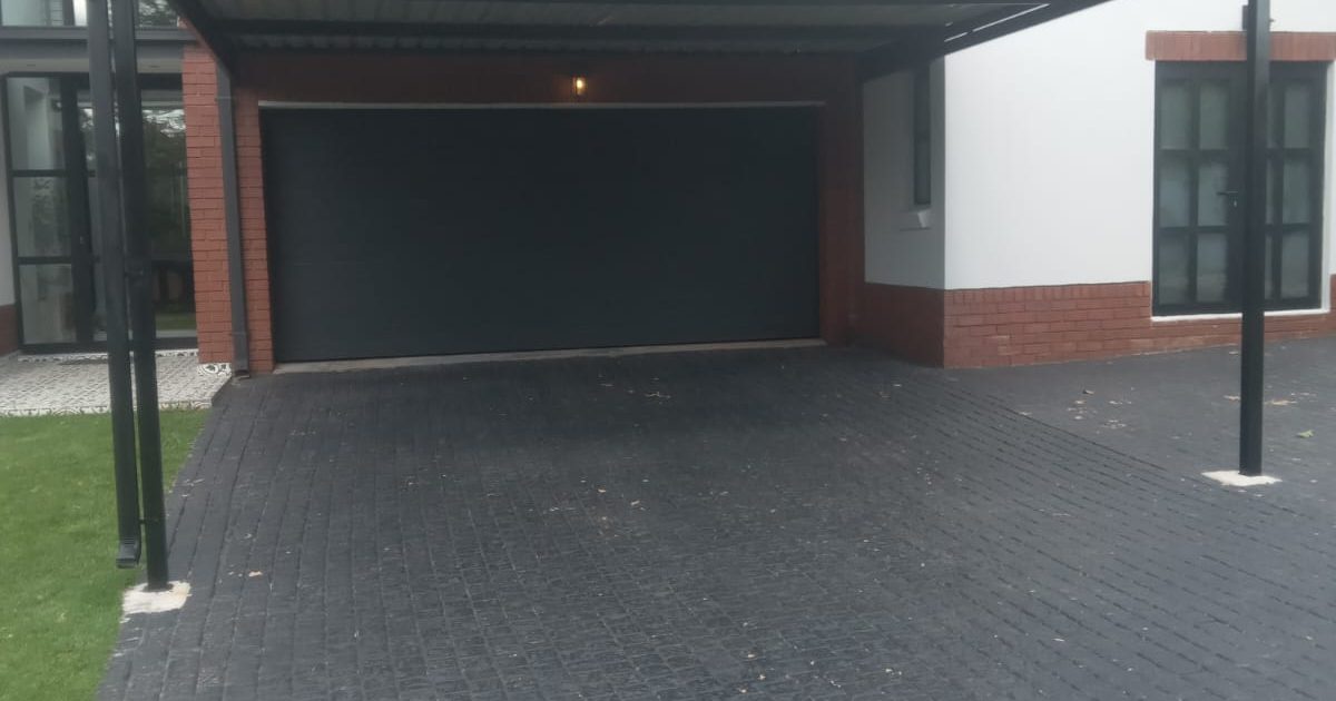Single steel carport with IBR roof sheeting
